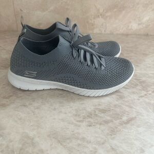 New never worn Skechers Gray Knit Slip-On Walking Shoes size 6